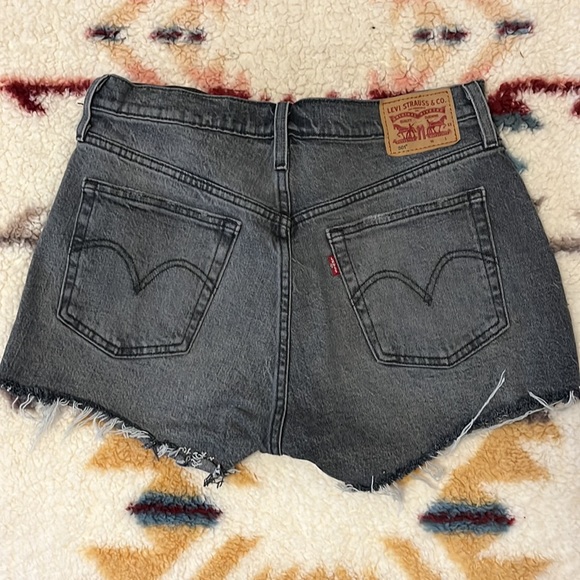 Levi’s distressed shorts - Picture 3 of 3